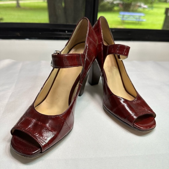 COLE HAAN Burgundy Mary Jane block heel peep toe pump Sz 6.5 Create an Account - Picture 2 of 5
